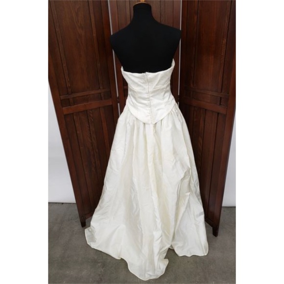 💍Alfred Angelo Strapless Wedding Dress 👰 - Picture 3 of 6